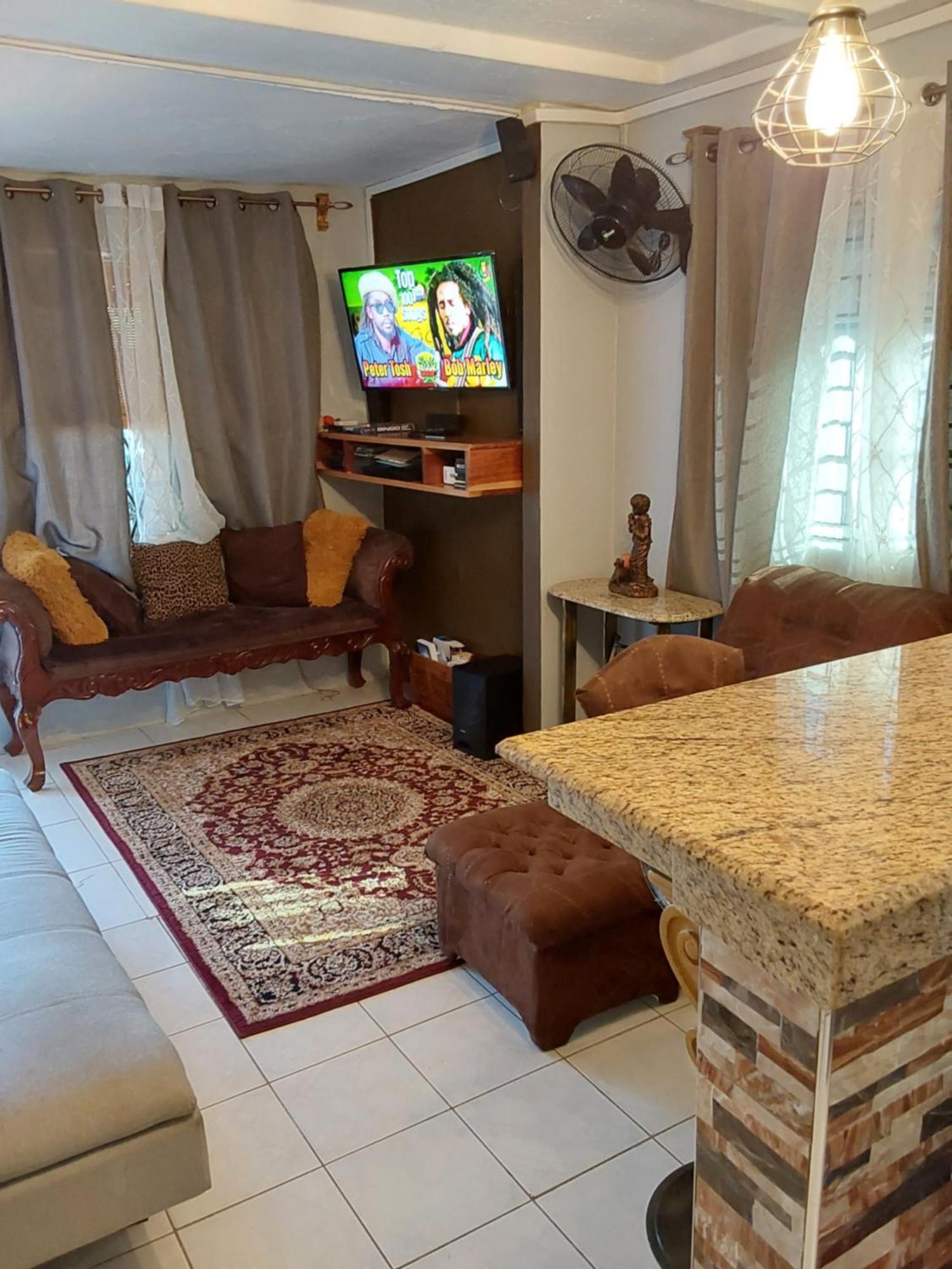 Zipcode Hideaway Guesthouse พอร์ทมอร์ ภายนอก รูปภาพ